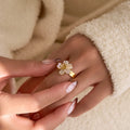 2025 Dazan Winter New HOT Ins 18k PVD Gold Plated Stainless Steel High End Vintage Blossom White Glue Ring Warm Holiday Jewelry