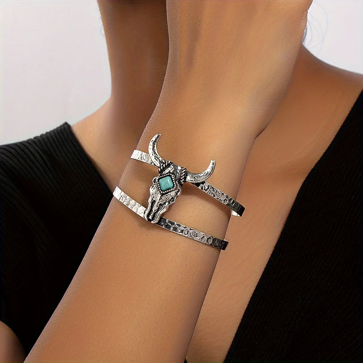 Western Cow Cattle Head Turquoise Cuff Bangle Bracelet for Women Western Steer Skull with Thunder Stone Cuff Bracelet Longhorn