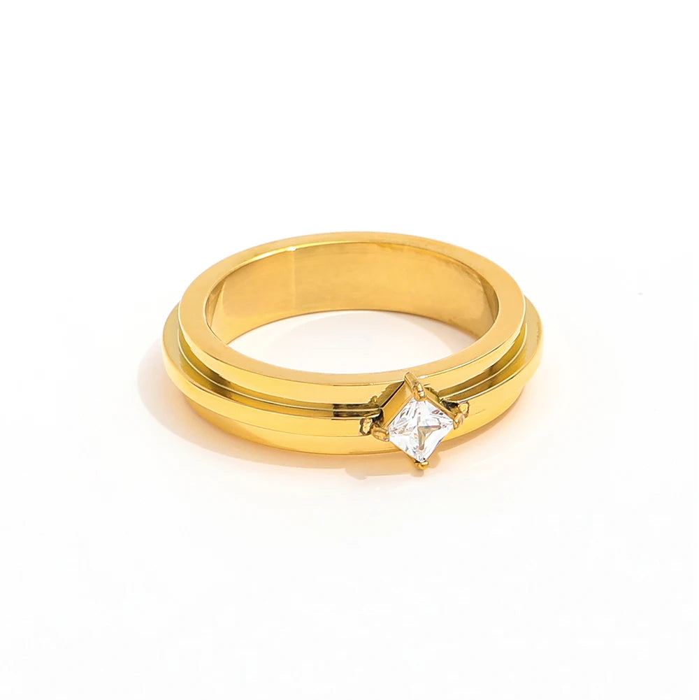 Hot Ins 18K Gold Plated High End Single Square Zirconia Layered Rings Unisex Stylish Stainless Steel Jewelry Parties Engagements