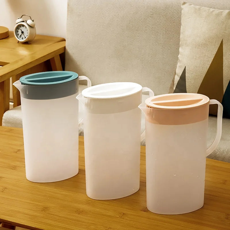 Reusable PP Plastic Cold Water Jug with Clear Lid 1.5-2L Eco-Friendly Kettle for Beer & Tea Durable & Heat Resistant