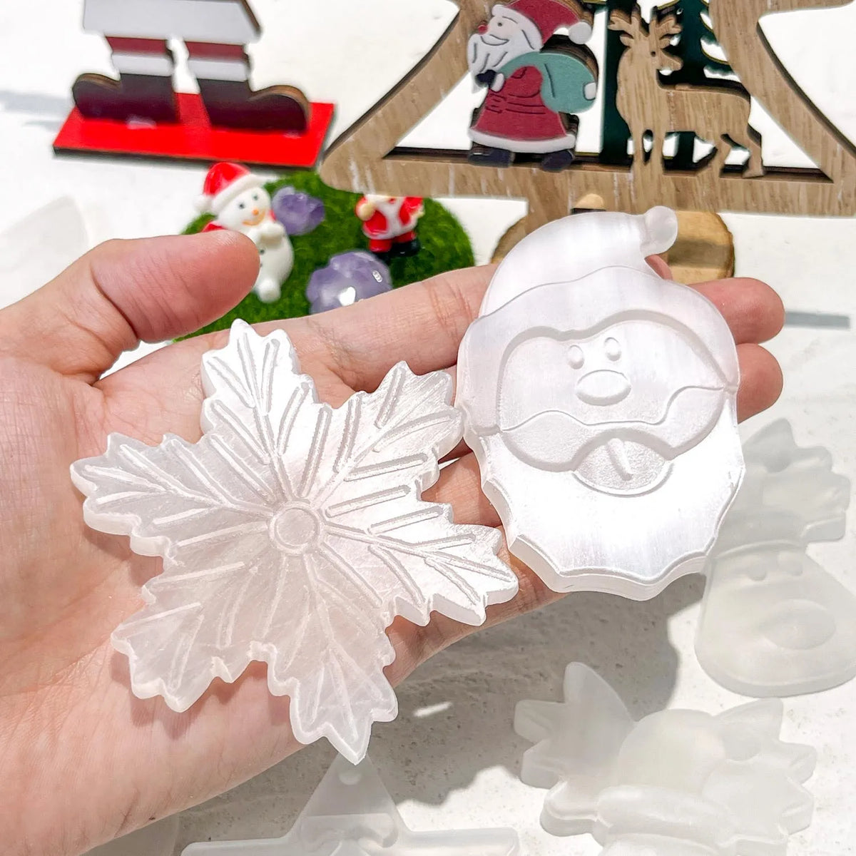 New Year Christmas Decoration Supplies Selenite Crystals Carved Mini Carvings Crystal Snowflake Snowman Crystal Slab for Gifts MegaBDM