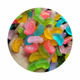 100Pcs/Lot Assorted Colorful Resin Orange Petals Charms Cabochons Glow in Dark Fruit Ornaments for Scrapbooking Phone Case Decor