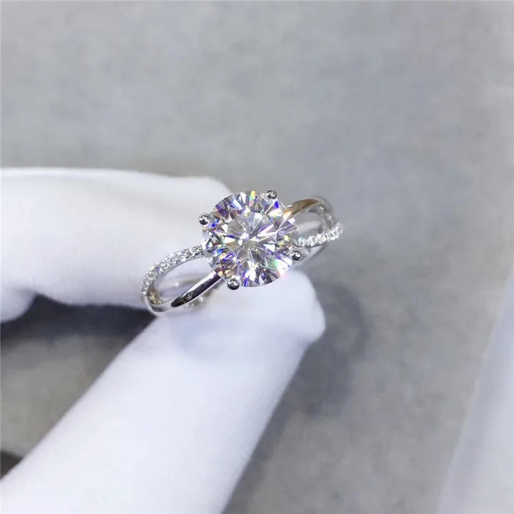 In Stocks! Moissanites Ring Fashion S925 Sterling Silver Four Claw 1 Carat Moissanite Diamond Ring for Women Wedding