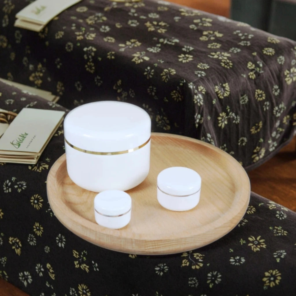 Luxury 100ml White PP Plastic Cosmetic Container with Screw Top and Gold Edge for Face Cream and Lipstick Beauty Packaging