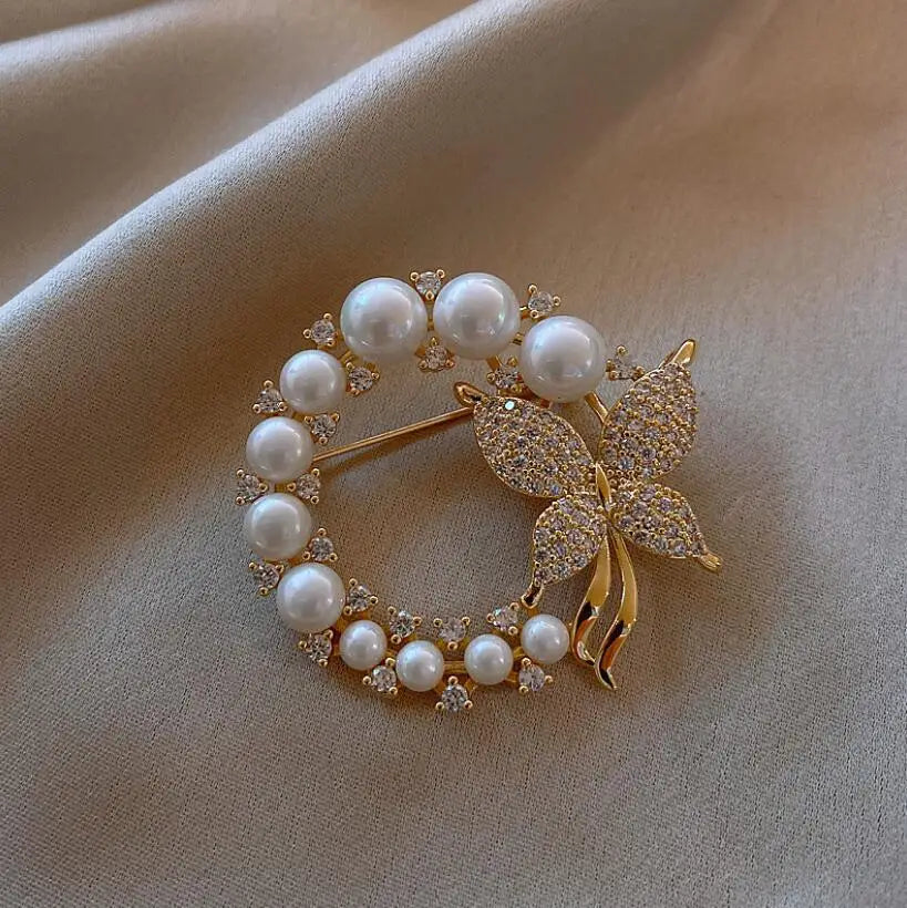 2021 Ins Top Selling Brooch Wholesale Custom Artistic Temperament Rhinestone Pearl butterfly Brooch