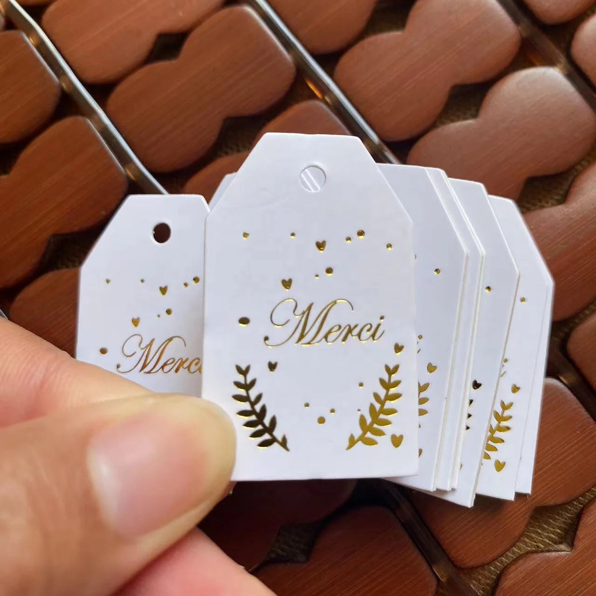 40mm Diameter Chinese Manufacturers Wholesales Paper Material Gold Writing Cheap Thank You White Merci Tags for Wedding Souvenir