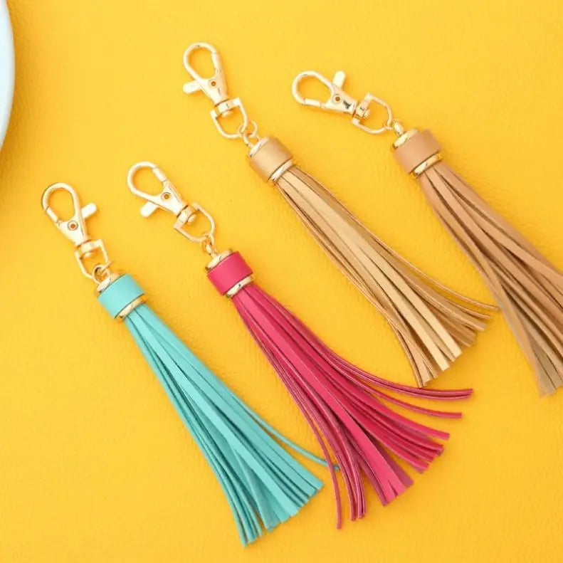 15CM Long Tassel Keychains 18 Colors PU Leather Keychain Tassels for Woman DIY Pendant Accessories Car Bag Wallet Key Decoration