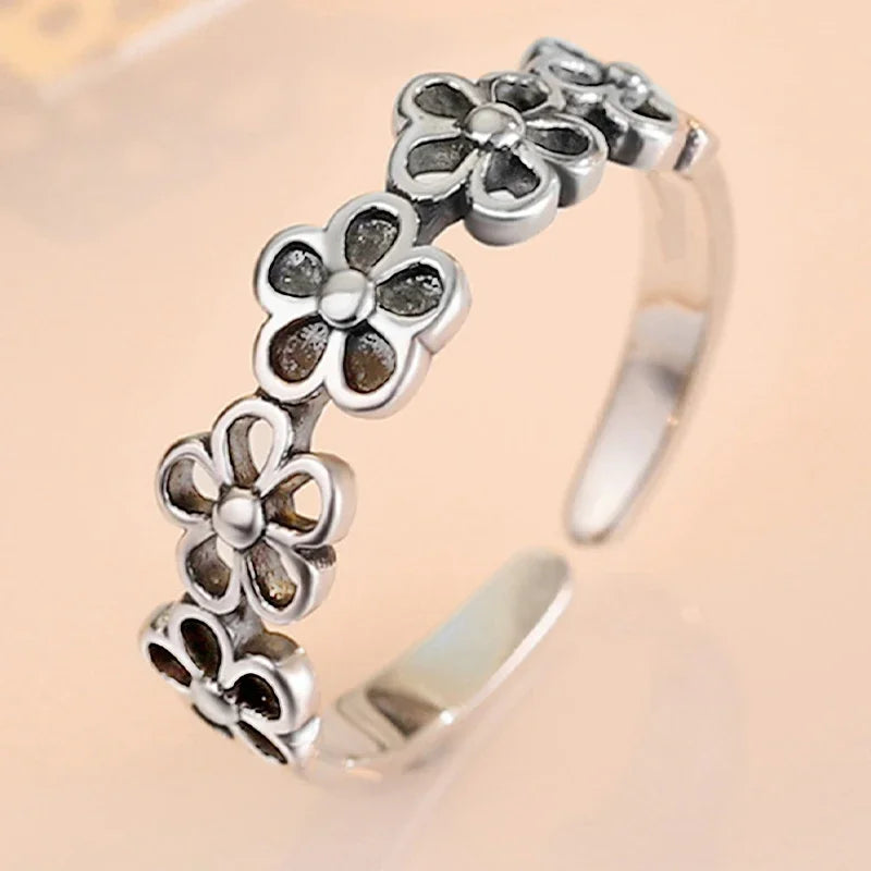 Huitan S925 Women Rings OEM Contracted Style Paved Full Flowers Design Black Enamel 925 Sterling Silver Rings for Women Jewelry