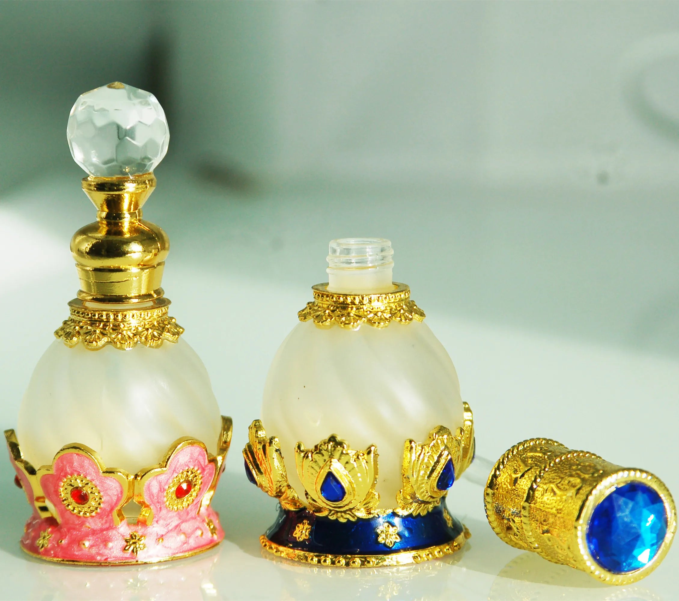 15ml  Pink Blue Vintage Metal Glass Perfume Bottle with Essential Oil Drop Bottle Spray Pump Perfume Bottle