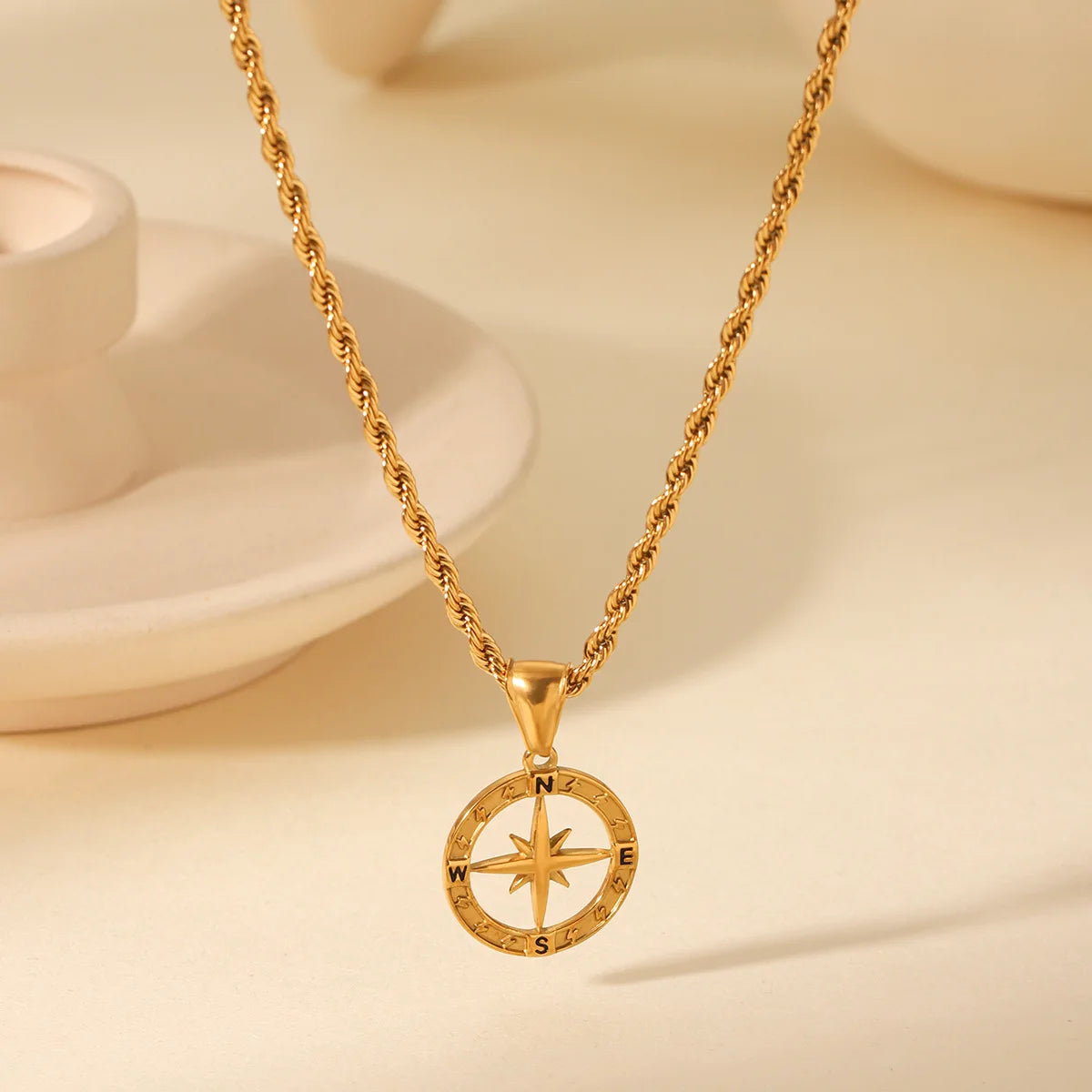 High Quality 18k Gold Plated Hollow Round Eight-pointed Star Compass Stainless Steel Pendant Necklace