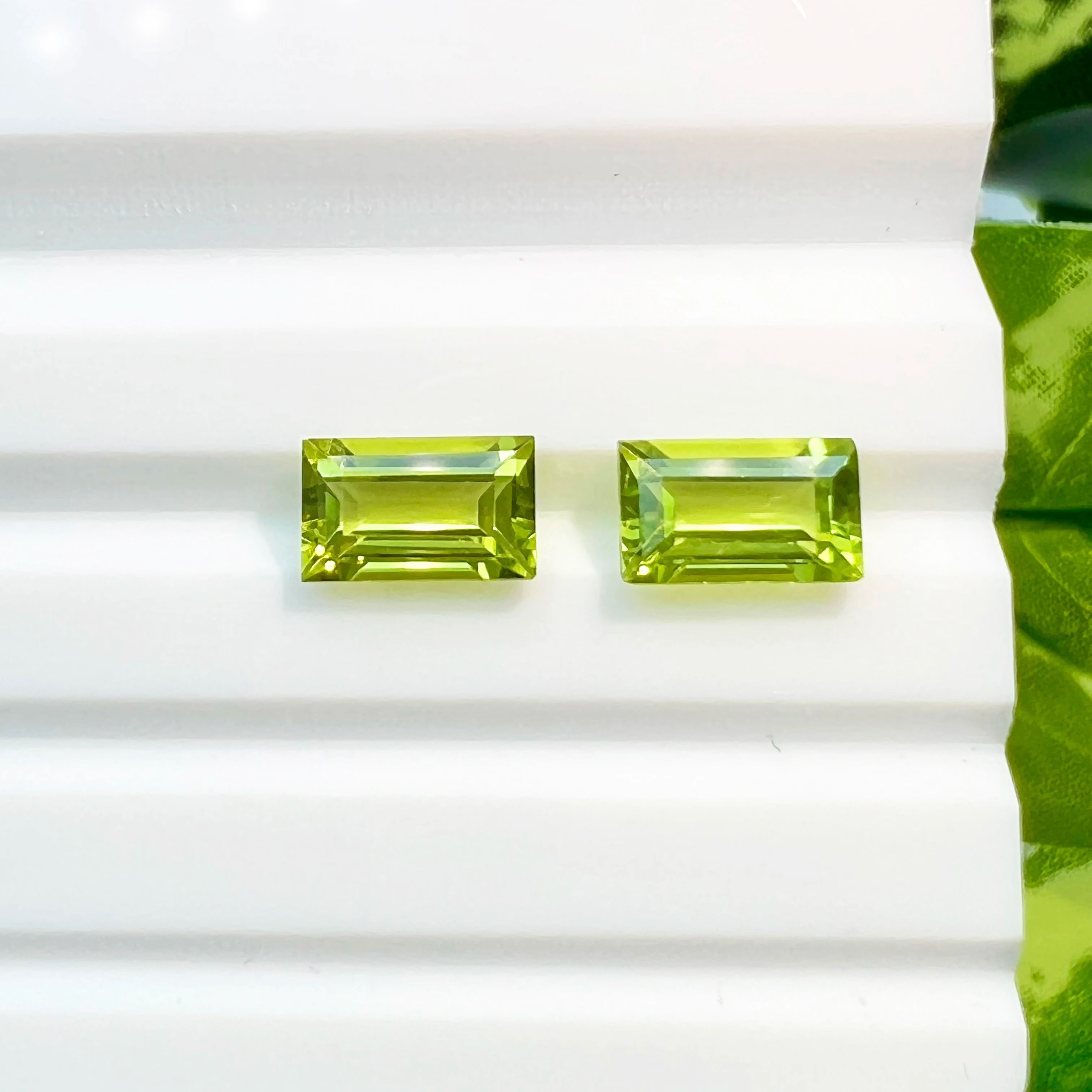 Baguette Shape 5x3mm - 8x6mm  VS Eye-Clean Quality 100% Gemstone Natural Peridot