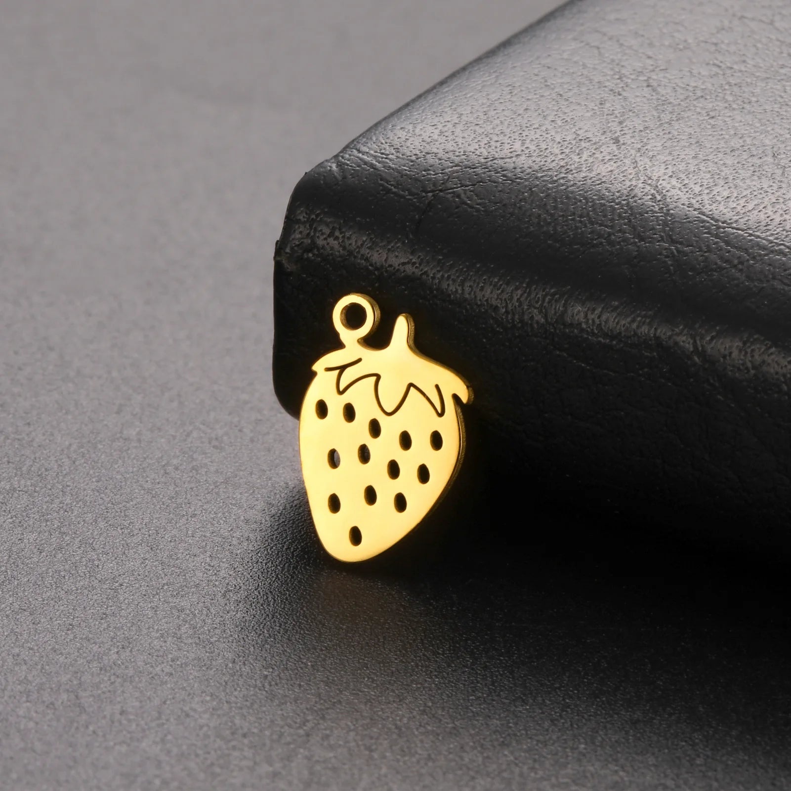 Wholesale Custom New Highly Polished Stainless Steel Strawberry Charm Strawberry Pendant