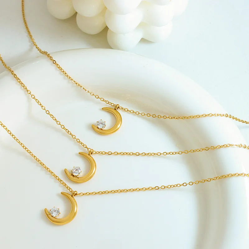 Hot Sale Pvd Gold Plated Stainless Steel Elegant Single Diamond Pendant Clavicle Chain Moon Necklace Charms Women