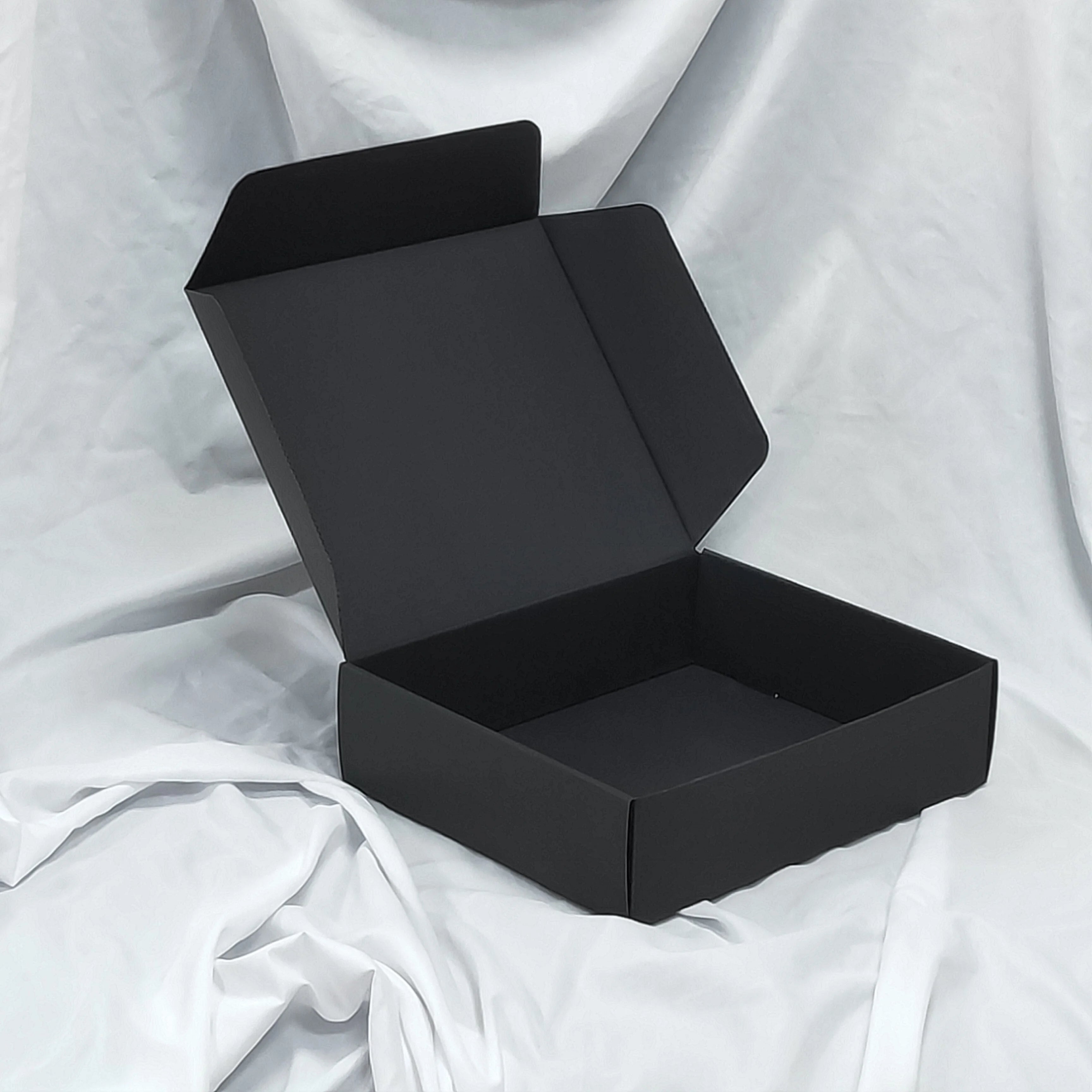 Eco Kraft Customised Corrugated Board Black Mailer Packaging Cheap Corrugated Board Box Sponge Socks Embossing Matt Lamination