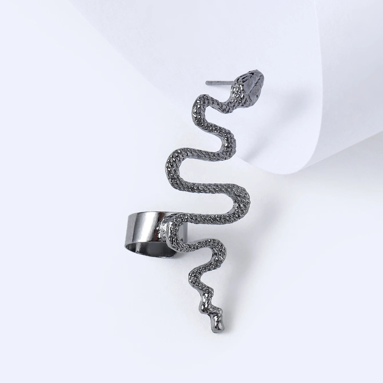 Vintage Style Gold Plated Snake Earrings Women's Fashion Metal Alloy Ear Bone Clip-On Jewelry