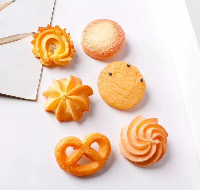 Lifelike 3D Plastic Fake Food Cookies Biscuits Crackers Display Model Prop for Home Wedding Decoration