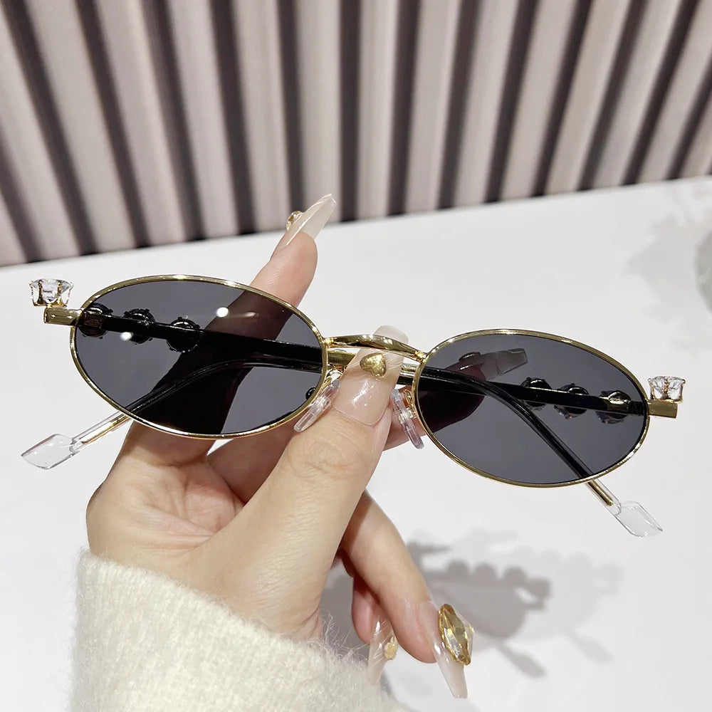 Hot Sale Street Snap Retro Sunglasses with Diamonds Rectangle Small Oval Metal Frame Sunglasses for Women