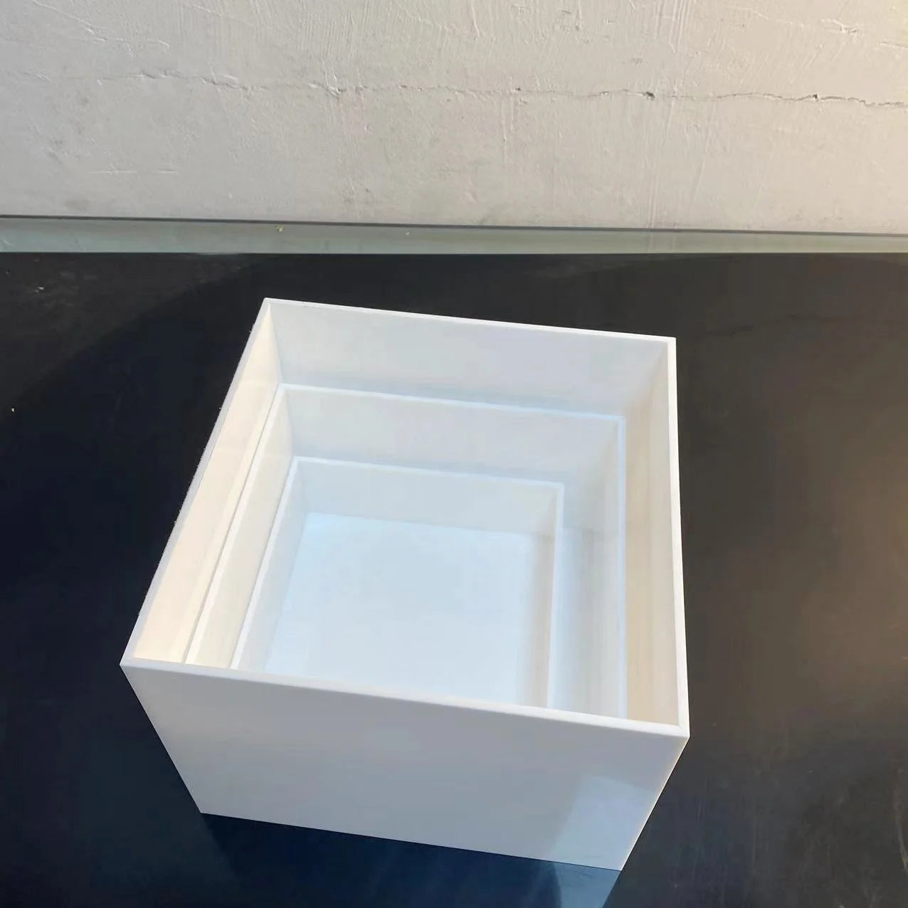 Premium Glossy White Acrylic Cube Display Nesting Buffet Risers Eco-Friendly Lucite Square Food Pedestal Box Premium Food
