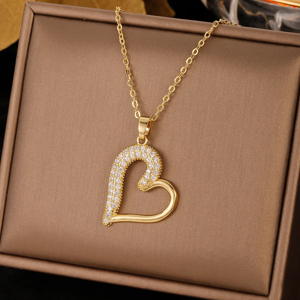 Delicate Gold Plated Hollow Out Zircon Heart Oval Link Chain Necklace Cubic Zirconia CZ Heart Pendant Necklace for Girl Gift