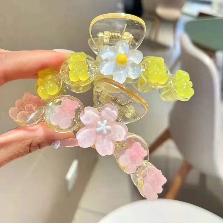 Wholesale Girls Fancy Flower Acrylic Large Bear Hair Claws for Women Daily Use