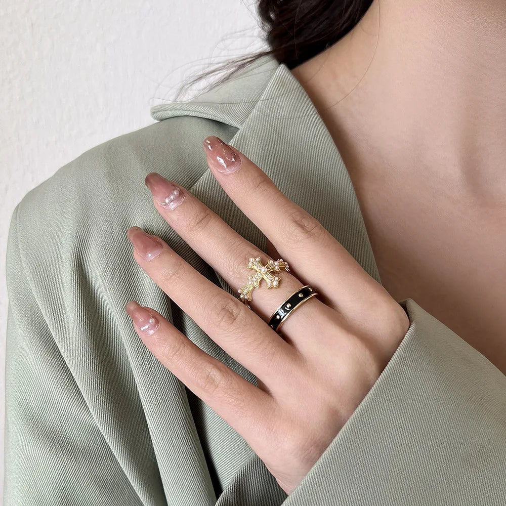 Luxurious Pearl Geometric Women's Gold Finger Cross Ring Set Classic Style Brass Jewelry