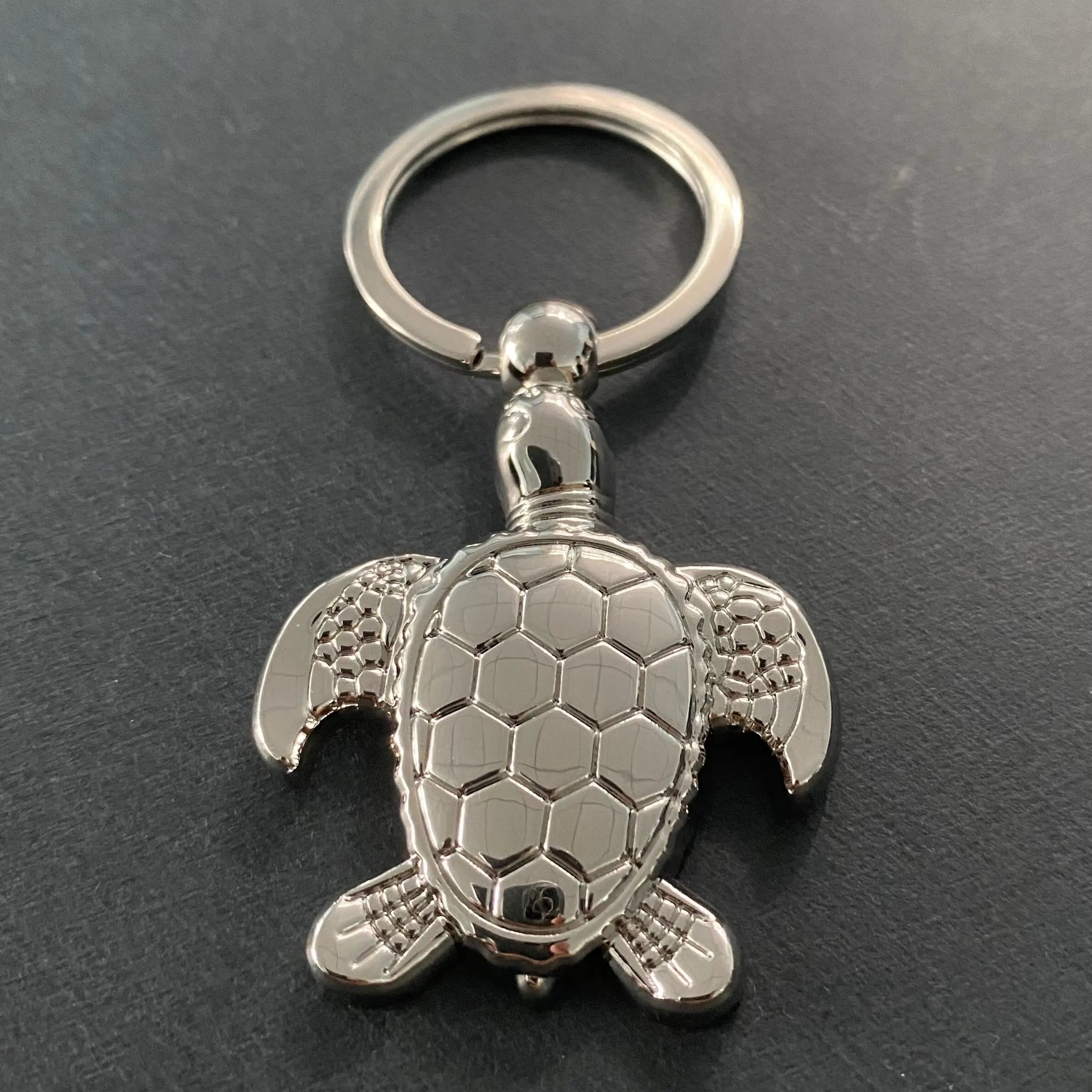 Promotional Gift Souvenir Eco-friendly Fashion Trend 3D Silver Sea Turtle Logo Zinc Alloy Die Cast Custom Badge Keychain