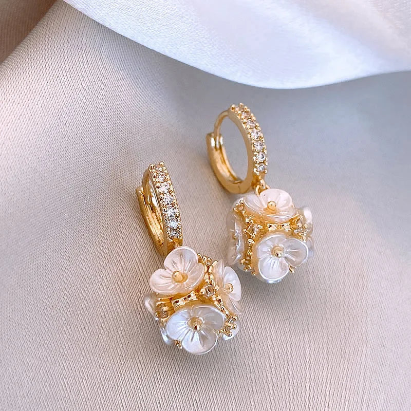 Fancy Cowrie Shell Ball Floral Hoop Earrings Bling Rhinestone Shell Flower Huggie Earrings Women Jewelry