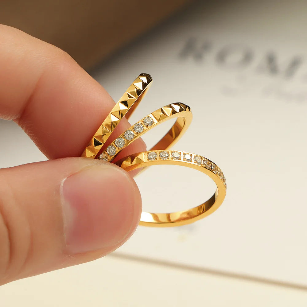 Wholesale Women's Stainless Steel 18k PVD Gold-plated Diamond Ring Fashionable Geometric Rivet Design Wedding Engagement Ring