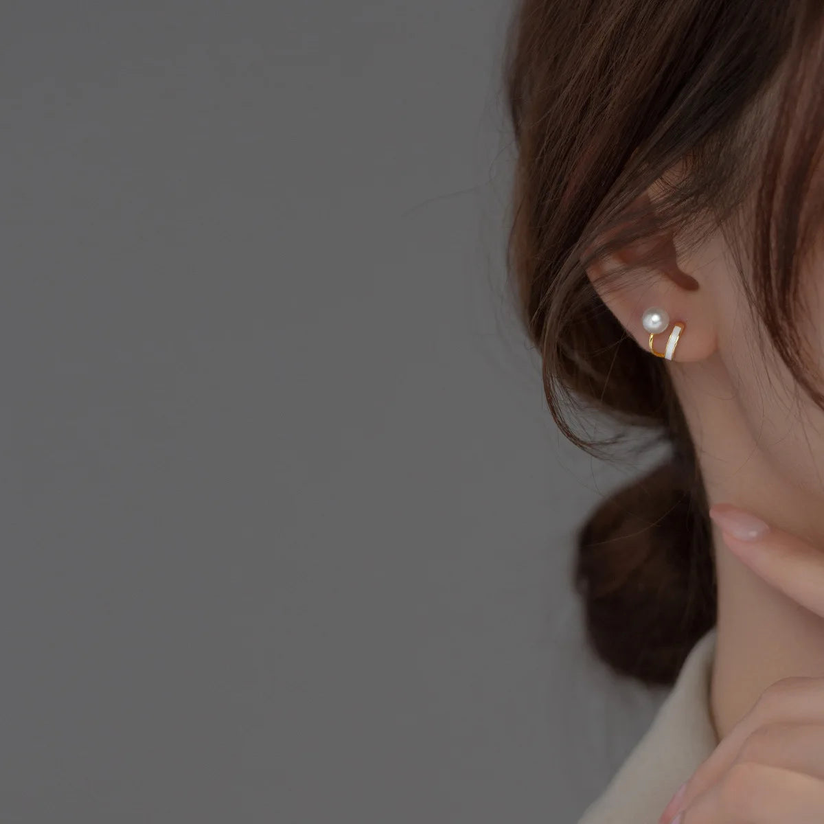 New Unique Design S925 Sterling Silver White Enamel Rose White Pearl Stud Earrings for Women M01960