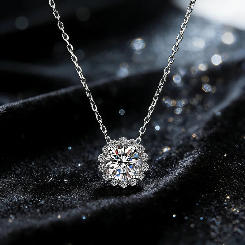 Fashionable and Versatile Small Daisy Moissanite Pendant S925 Sterling Silver Necklace Female