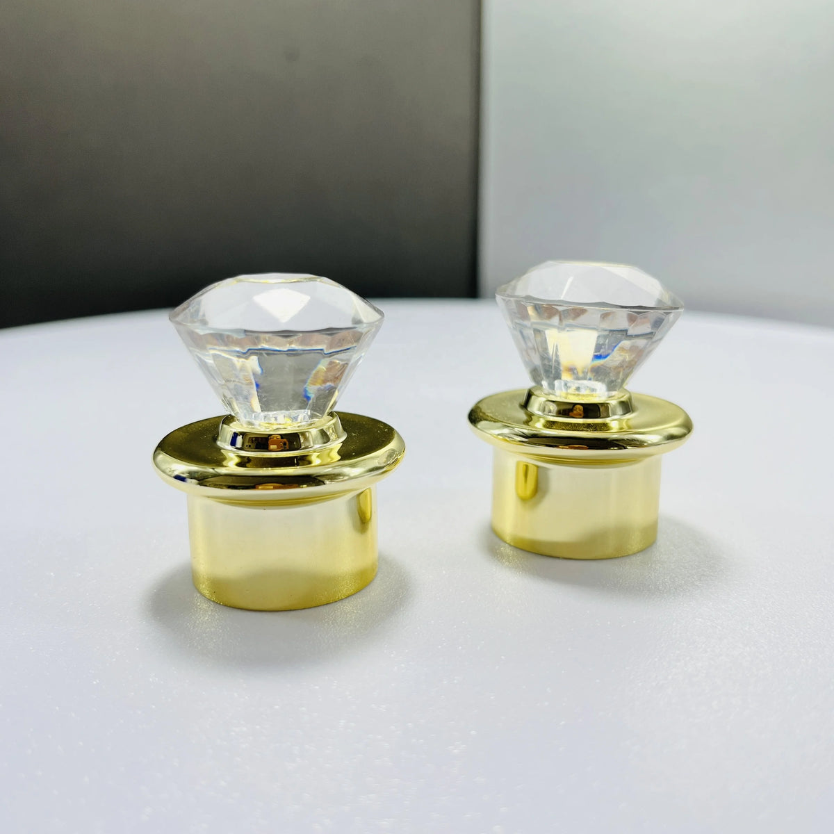 IBELONG 24mm Gold Luxury Cosmetic Crown Bottle Cap for PET Round Bottle 24/410