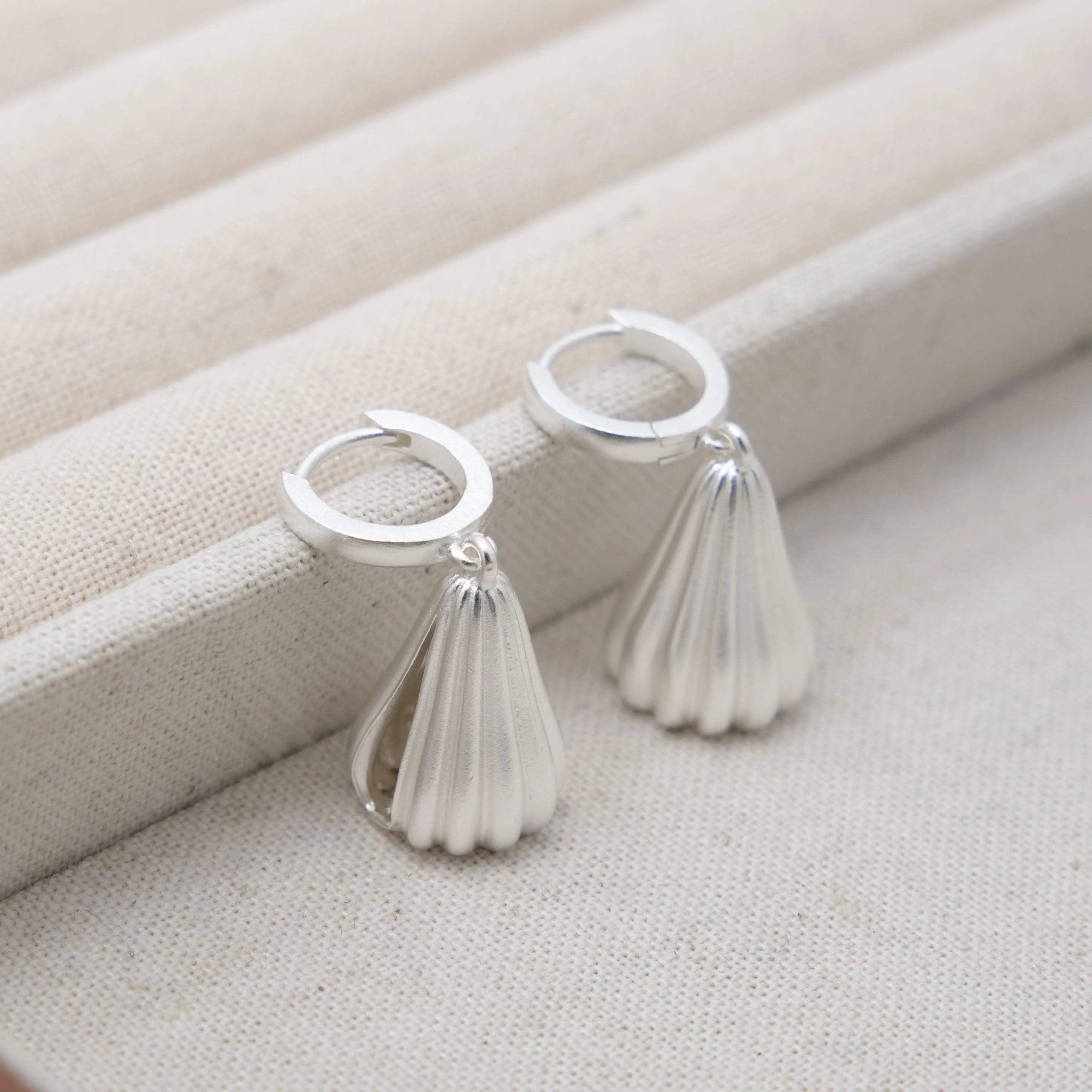 Light Luxury High Quality Wrinkled Flower Bud Earring Earrings in Gold and Silver