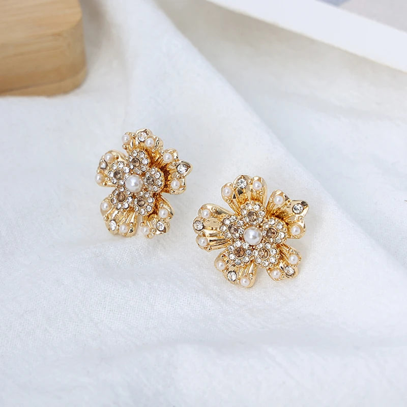 TongLing European Earring Alloy Fashion Statement Gold Plated Flower Pearl Rhinestone Stud Earring for Women