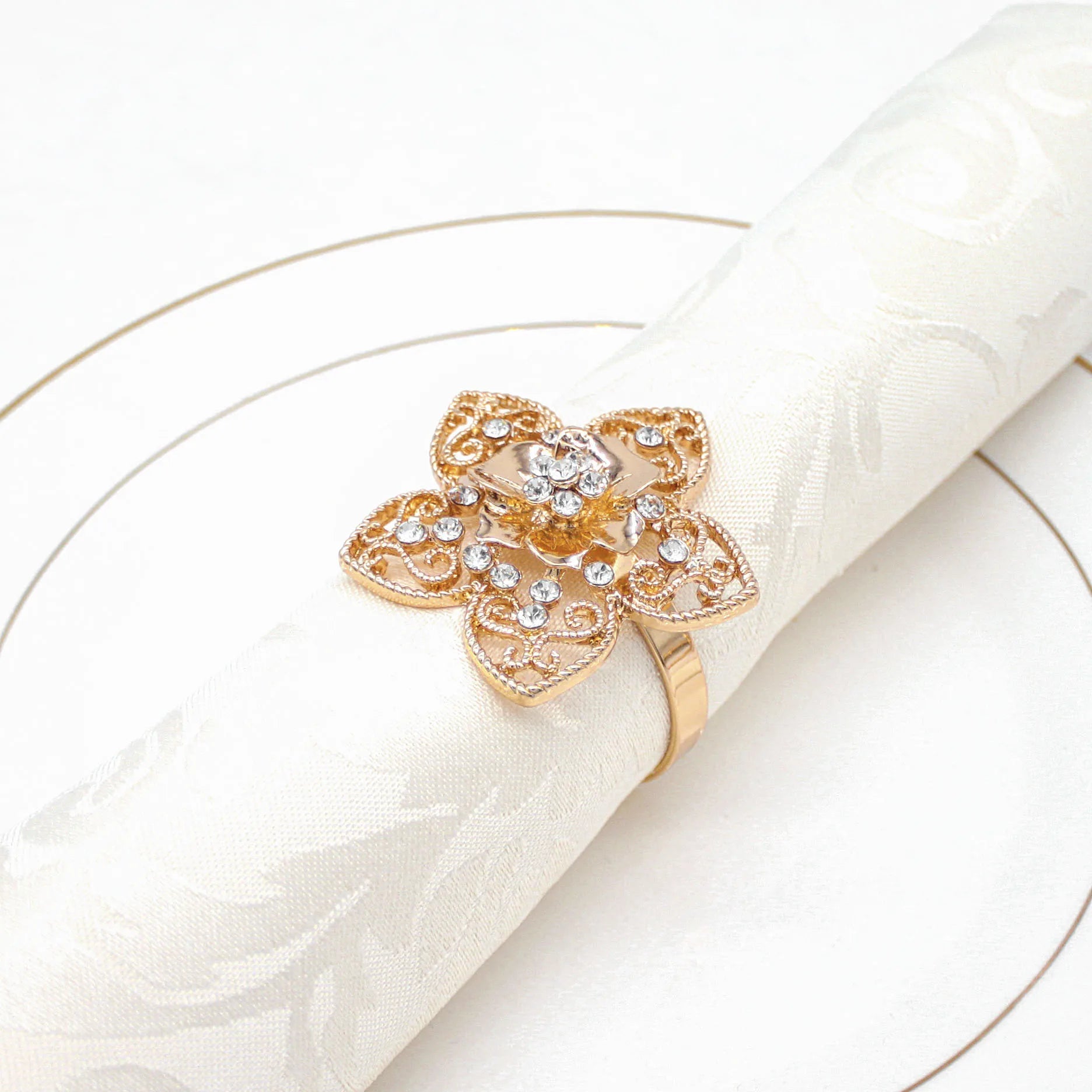 Wholesale Romantic Wedding Party Crystal Rhinestone Napkin Rings New Design Brass Napkin Holder Rhinestone Stocked Metal