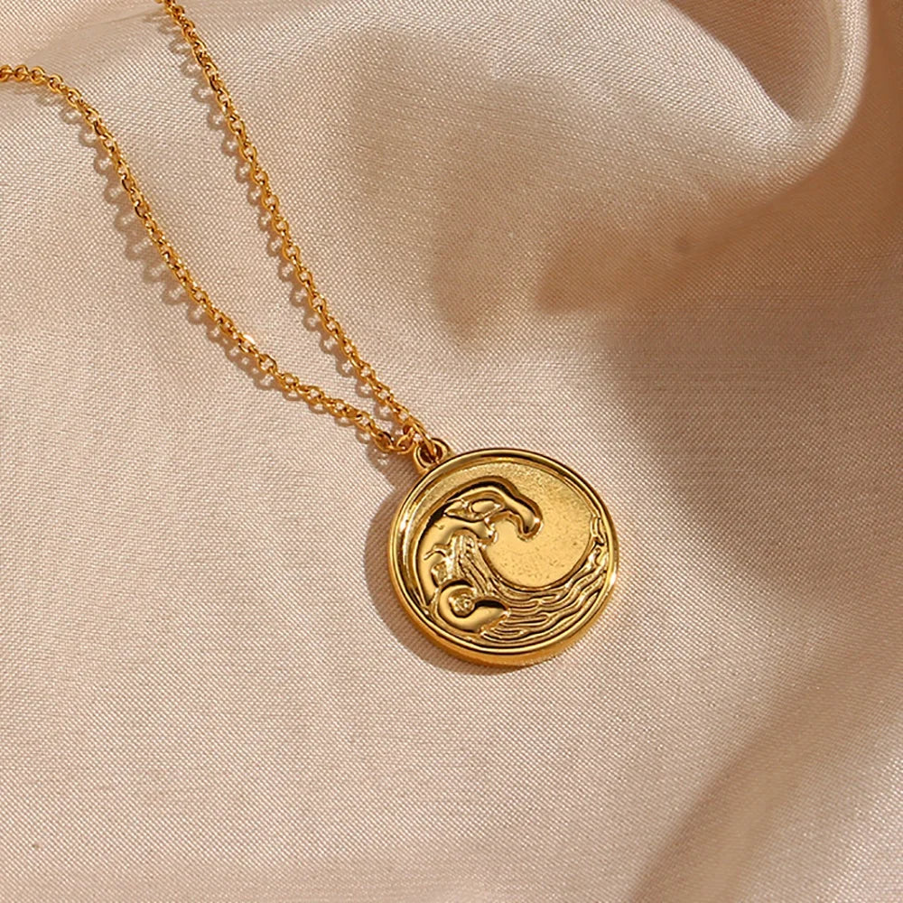 Dreamshow Engraved Wave Round Shape Pendant Necklace 18K Gold Plated Stainless Steel Necklace Design Jewelry