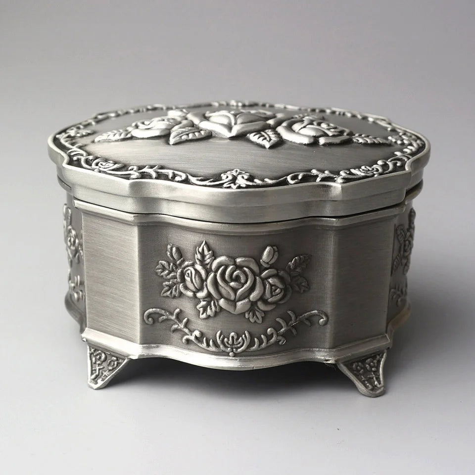 Wholesale Embossed Alloy Metal 18 Note Music Box with Sankyo Movement Wind-Up for Christmas/Birthday/Valentine's Day
