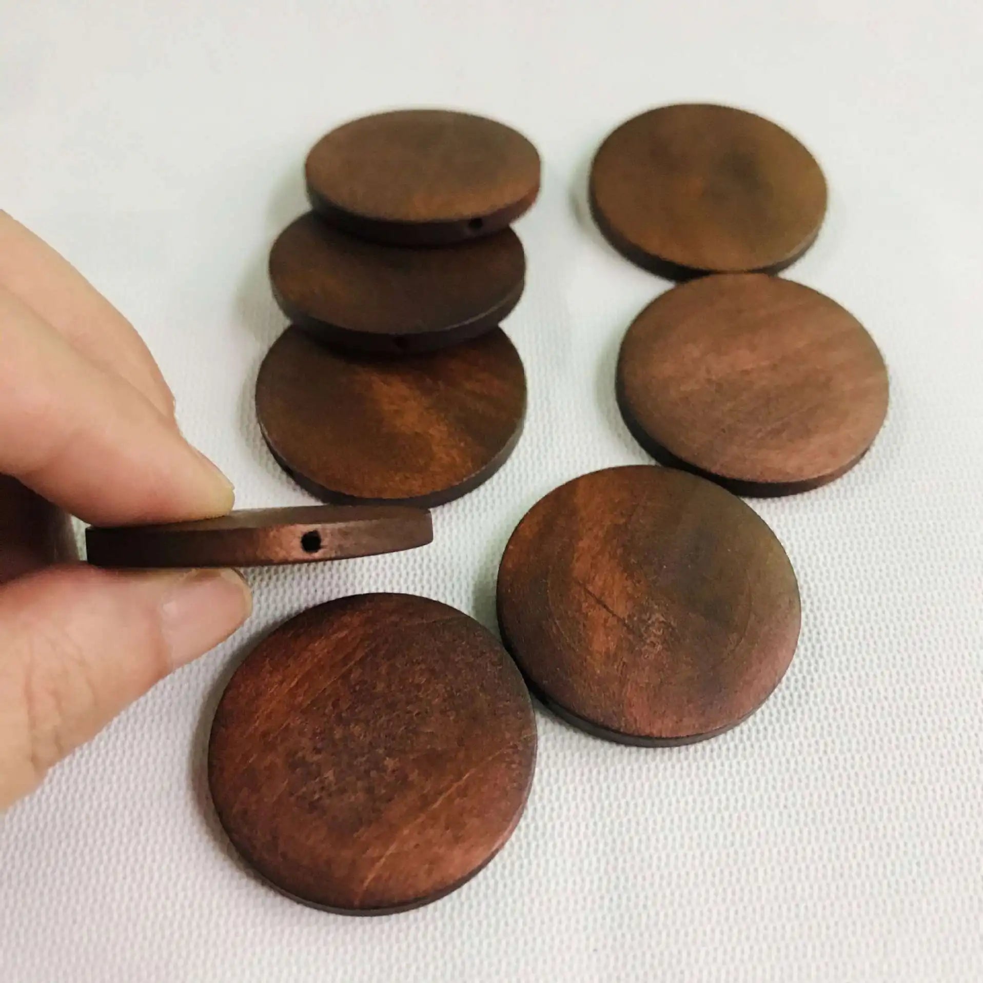 Natural Unfinished Wooden Monogram Engravable Disc DIY Bracelet Keychain Personalized Blank Round Wood Disc Keychain Accessories