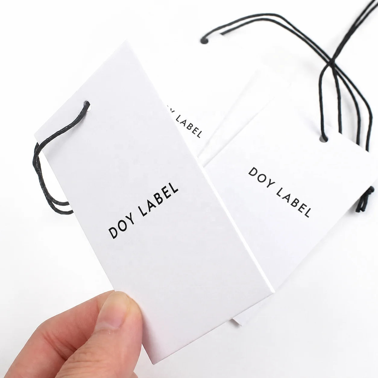 Swing Hangtags Maker Custom Silk Screen Printing Brand Logo White Cardboard Hang Tags for Apparel