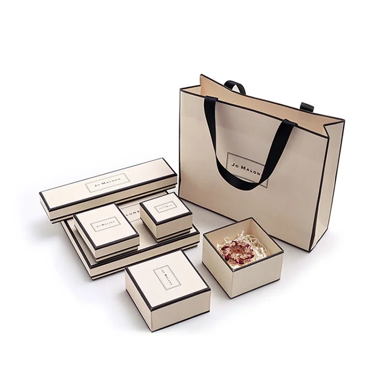2021 New Design Solid Cardboard Paper Gift Jewelry Packaging Boxes Set Recycled Materials Matt Lamination Embossing Sponge Liner