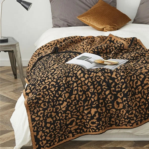100% Polyester Micro Feather Yarn Fiber Cozy Knitted Leopard Luxury Towel Blankets for Winter