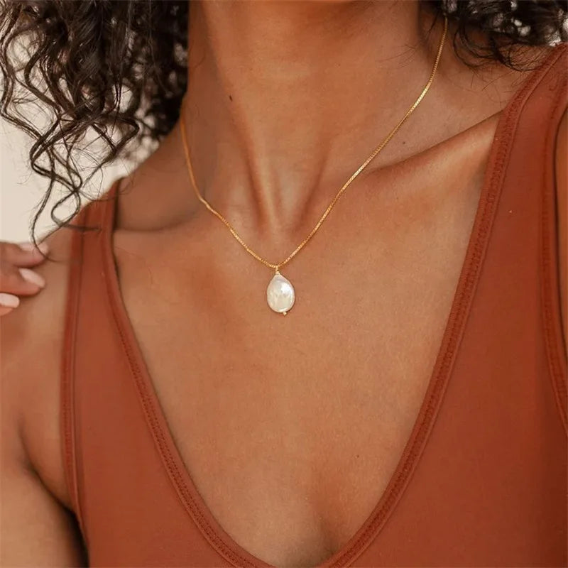 Fashion Women's Wedding Anniversary Baroque Freshwater Pearl Pendant Necklace with 14K Gold Plated Titanium Steel