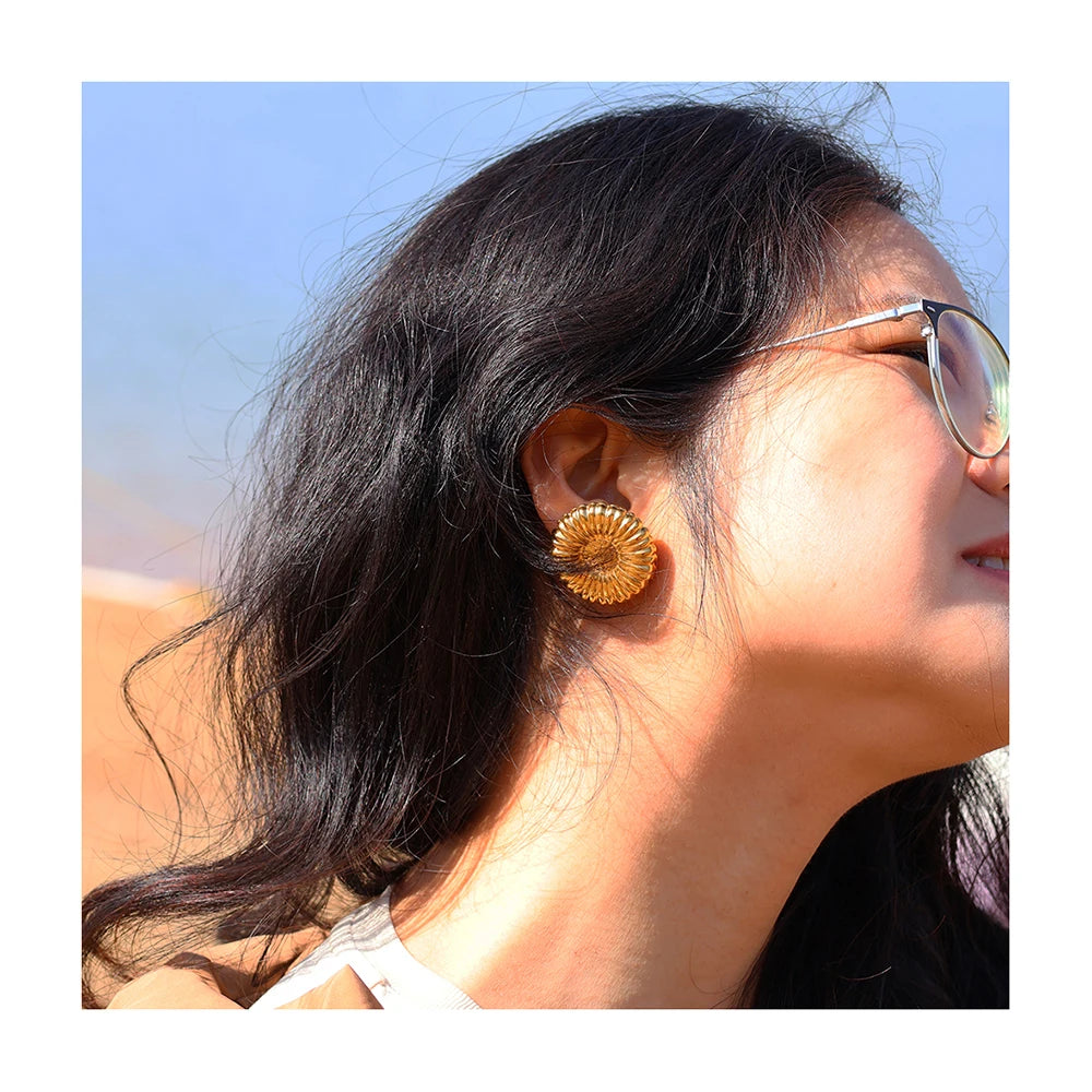French Retro Stainless Steel Versatile Jewelry 18k Gold Plated Waterproof Round Shape Flower Stripes Design Stud Earrings Women