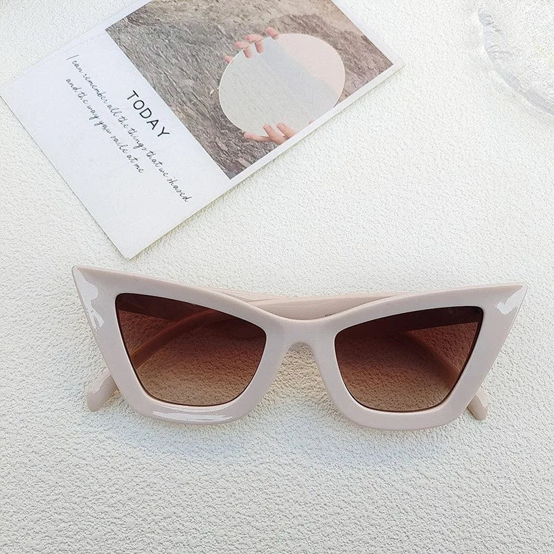New Large Frame Cat Eyes Sunglasses Simple and Fashionable Black Frame for Unisex for Instagram Cross Border Show