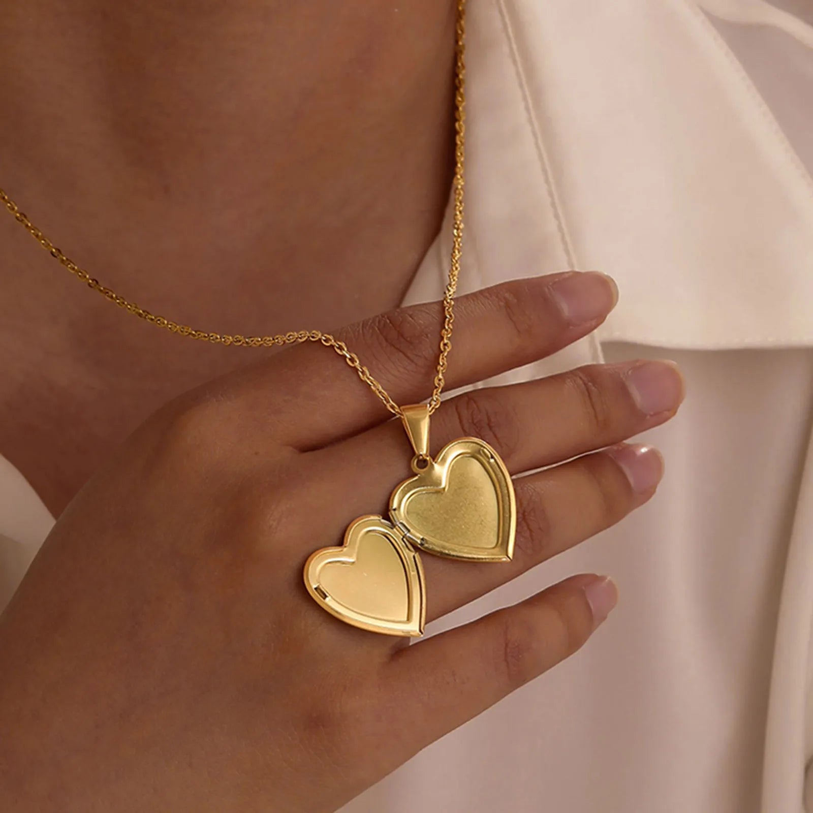 HOVANCI Fashion Jewelry Necklace Hearts Non Tarnish Jewelry 18k Gold Plated Hypoallergenic DIY Heat Frame Photo Necklace