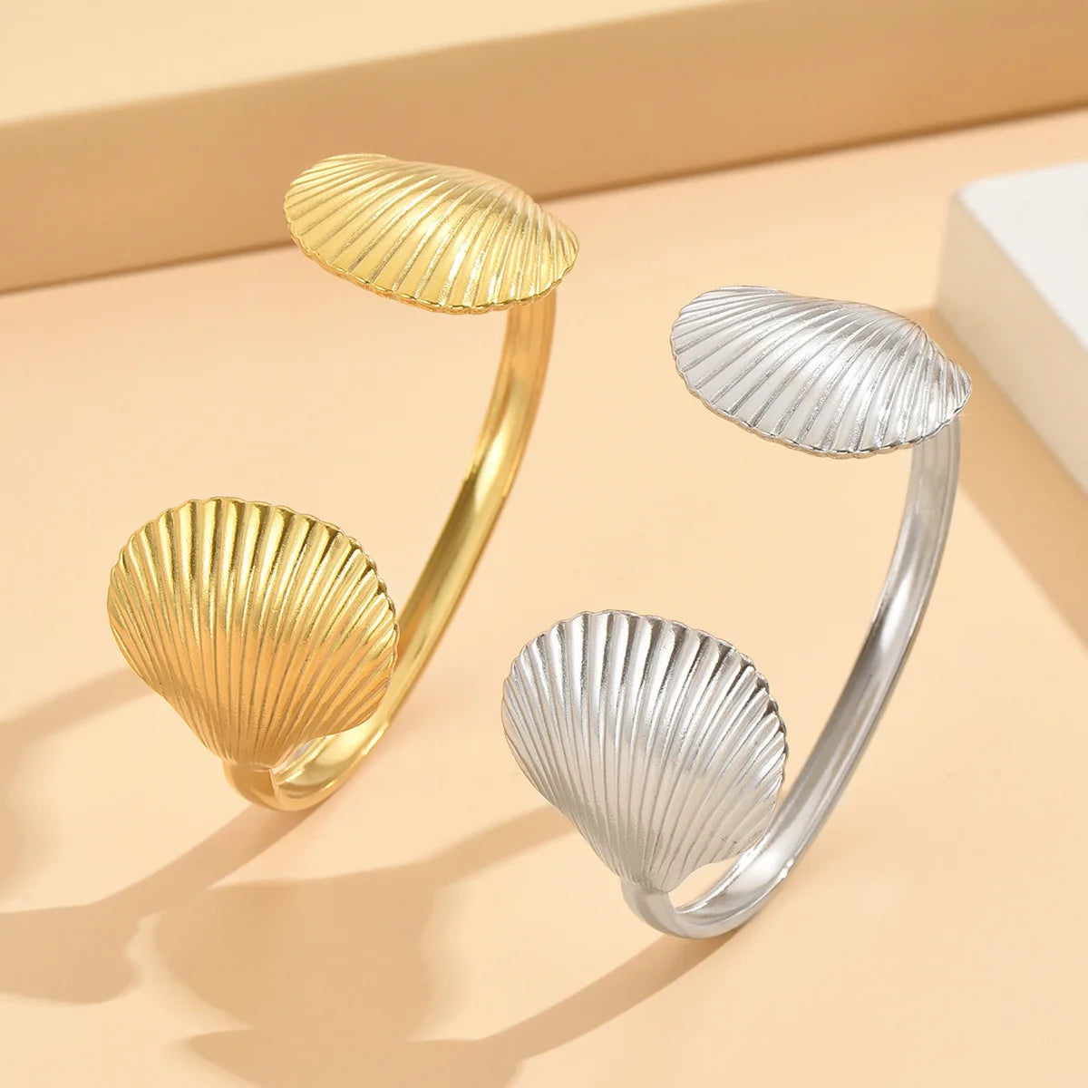 QUSEDINY Ladies Fashion Open Shell Bracelet in Ocean Style Stainless Steel Gold Silver Bohemia Design Bangle