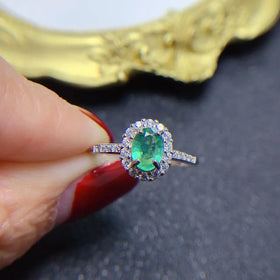 Manufacturer New Design 925 Sterling Silver Oval Cut Natural Emerald Plated Platinum Couple Engagement Ring Set