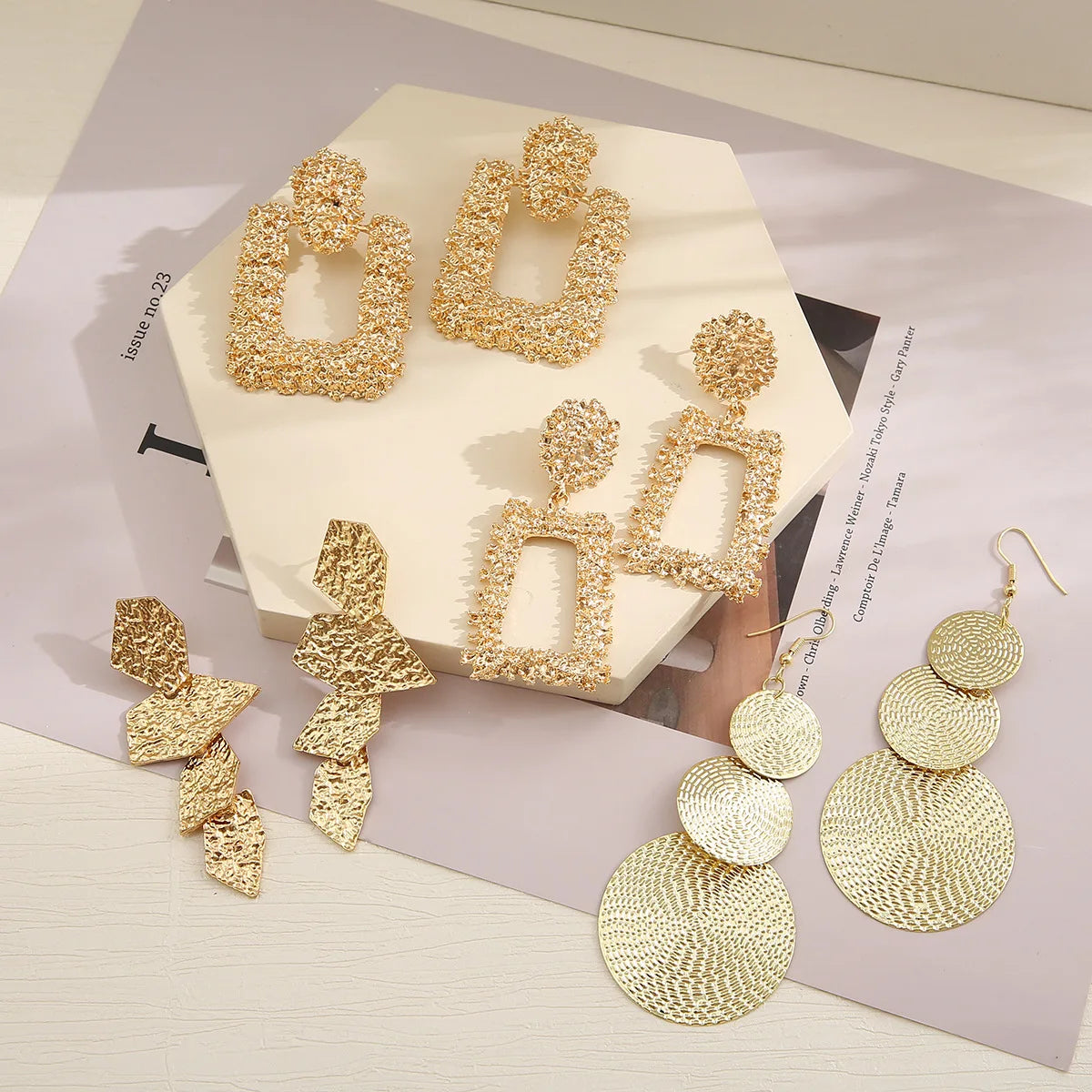2025 New Arrivals Ins Earrings Advanced Small Irregular Women Flower Earrings Gold Metal Geometric Pendant Women Drop Earrings