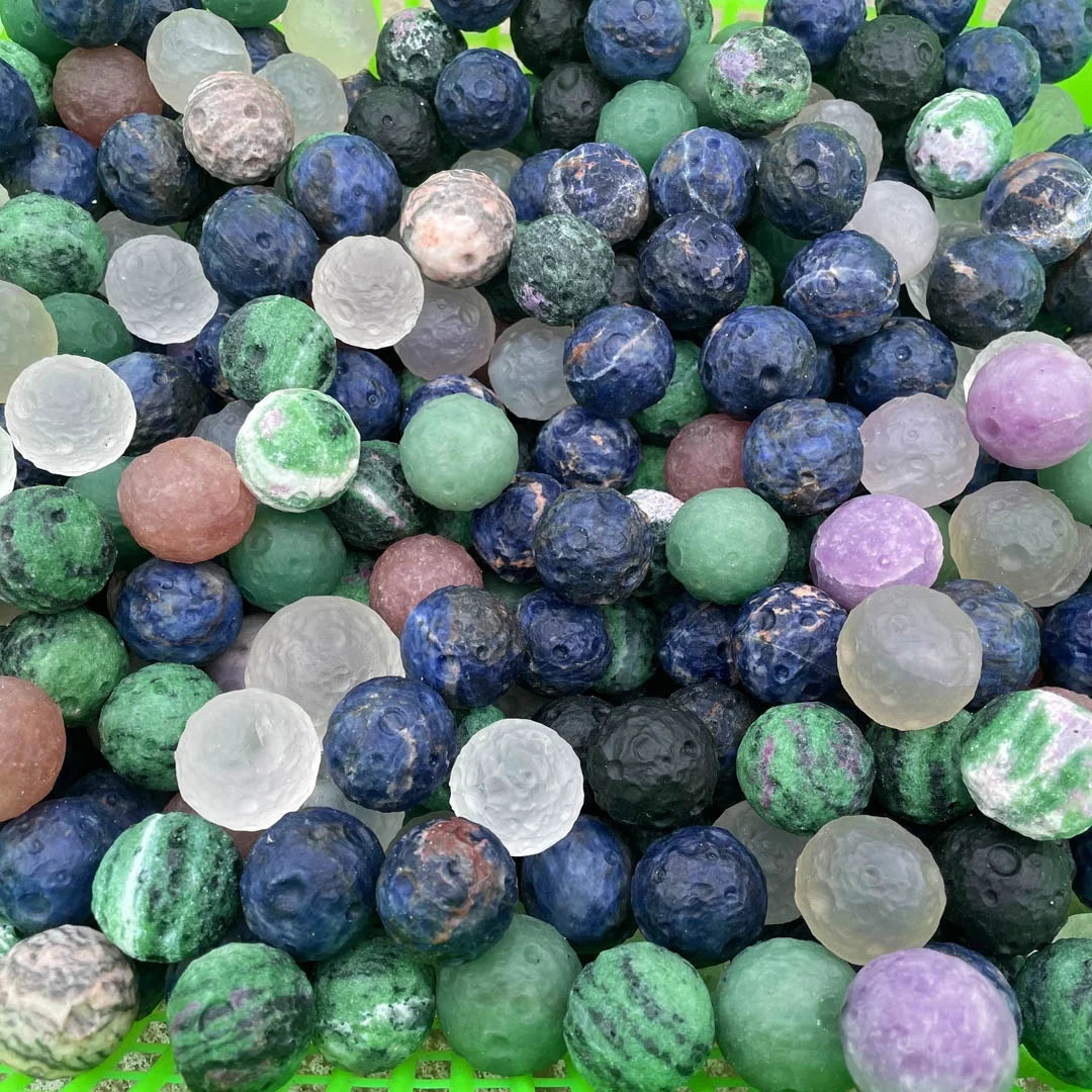 Wholesale Natural Gemstone Carved Crystal Round Moon Balls Sphere for Home Decoration & Fashion Trend