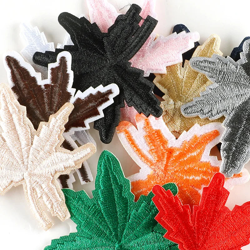 In Stock Fast Delivery Iron-On Embroidered Fabric Patch Eco-Friendly Maple Leaf Design for Hat Use