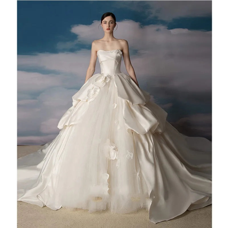 2023 Bride Simple Satin Main Wedding Dress Senior Sense Strapless Dress Elegant One Line Shoulder Banquet Train Wedding Dresses